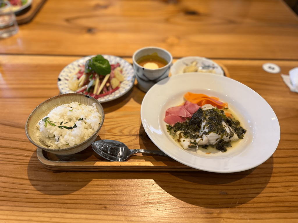 この日はメインは「徳島県産 スズキのわかめソース」でした